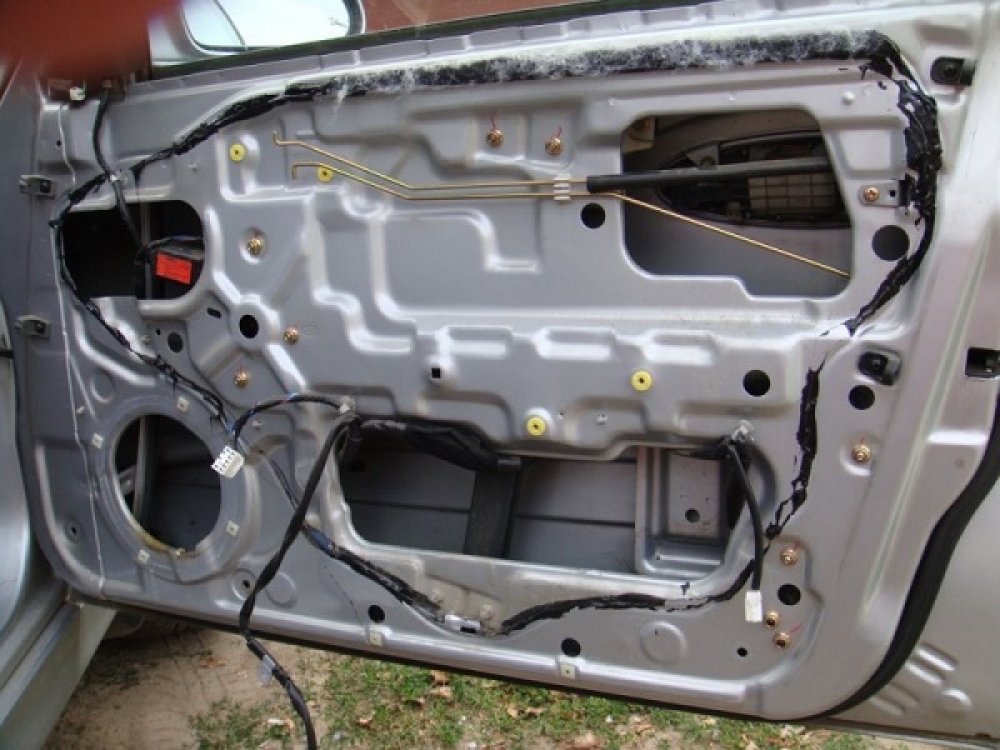 Ремонтуємо механізми закривання дверей автомобілів BMW серії X5.